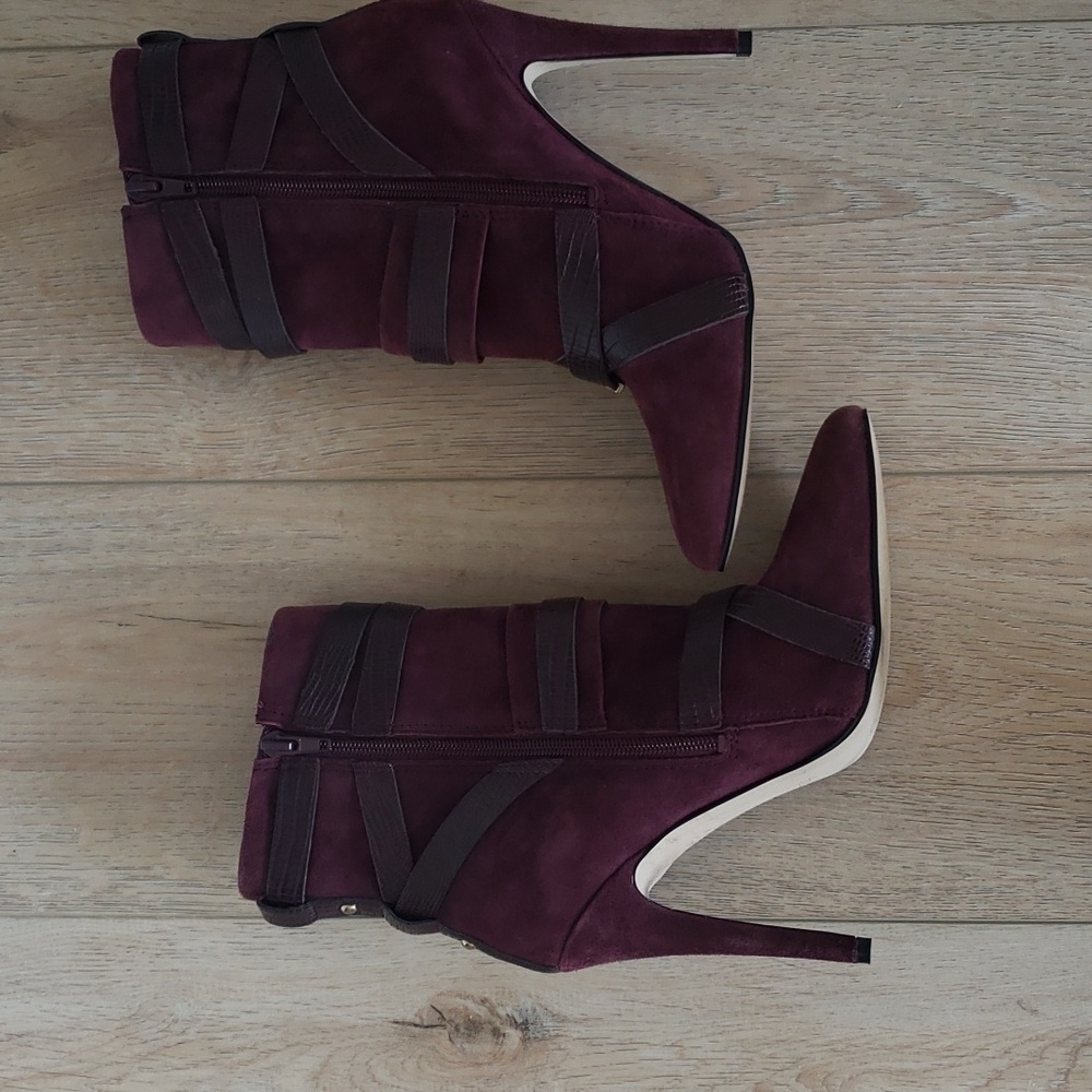 GUESS ankle bootie (boots). Like new! - Picture 5 of 12